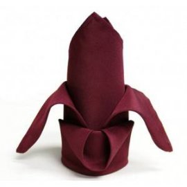 Prostírání bordó