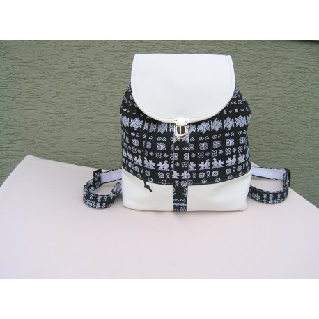 Batoh Čičmany - černý