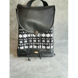 Ruksak Čičmany - čierno čierny 