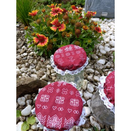 Klobúčik na poháre Čičmany bordové