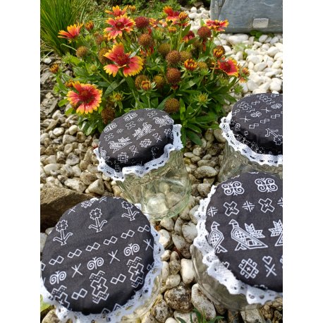 Klobúčik na poháre Čičmany čierne